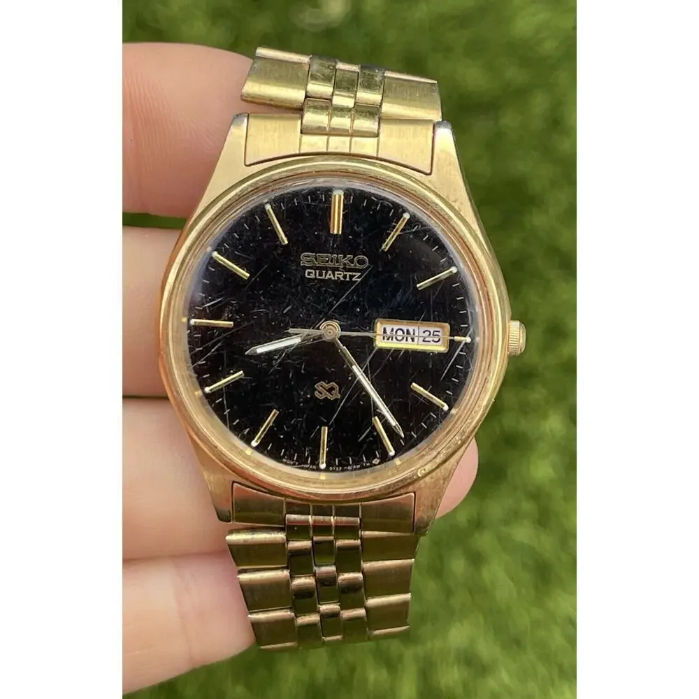 Vintage Seiko watch 5Y23-8049 Gold Tone Quartz SQ day/date Dead Battery